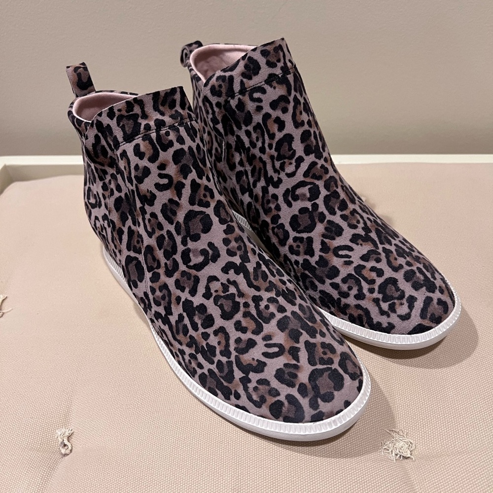 Kate Spade leopard shoe bootie. New Without Tag and never worn.